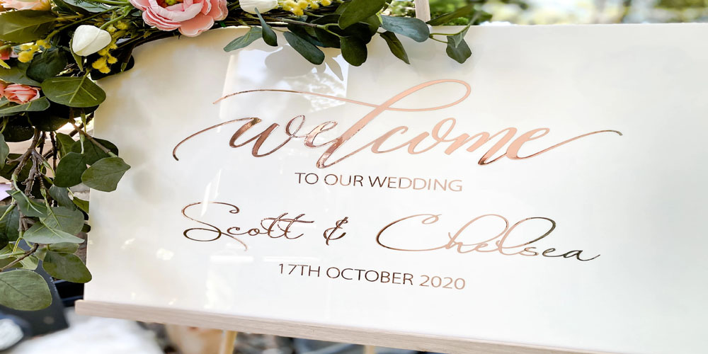 How Wedding Signs Can Enhance The Lightening?
